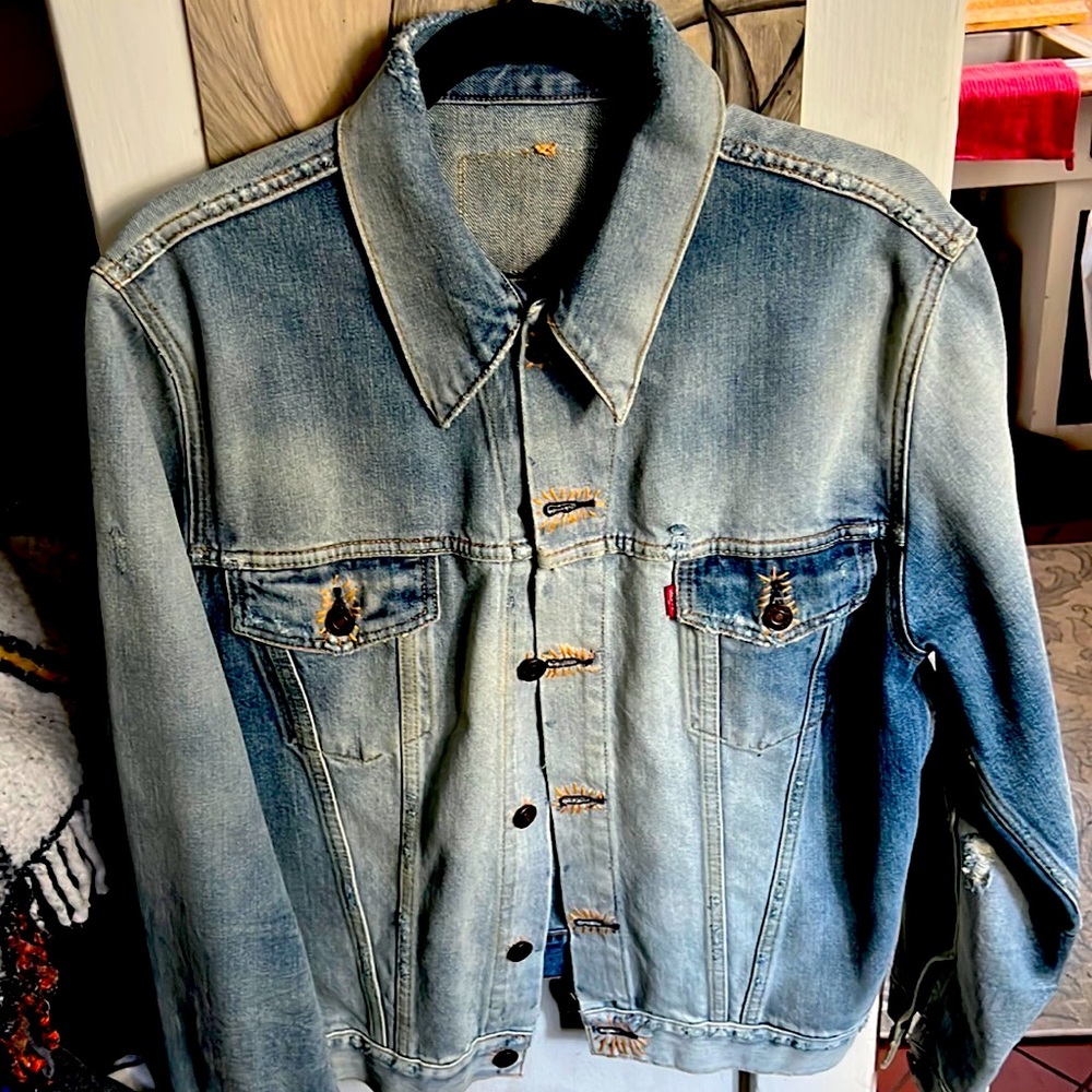 Unisex old school Levi’s 70’s jean jacket short waist length
